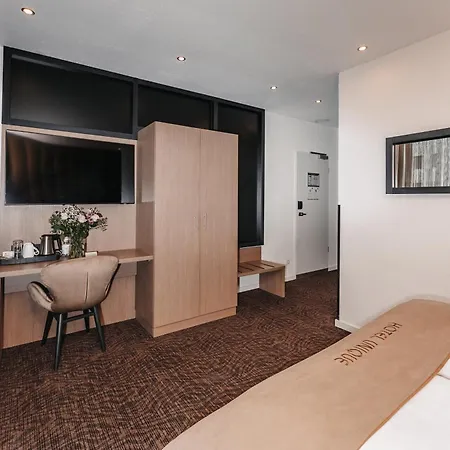 Unique Majestic Hauptbahnhof 4*