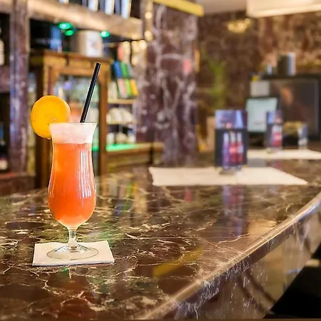 Hotel Unique Majestic Hauptbahnhof 4*
